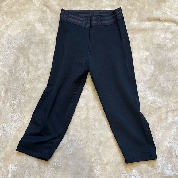 Good American Black Compression Capri Leggings | Sz 2 - Picture 2 of 4